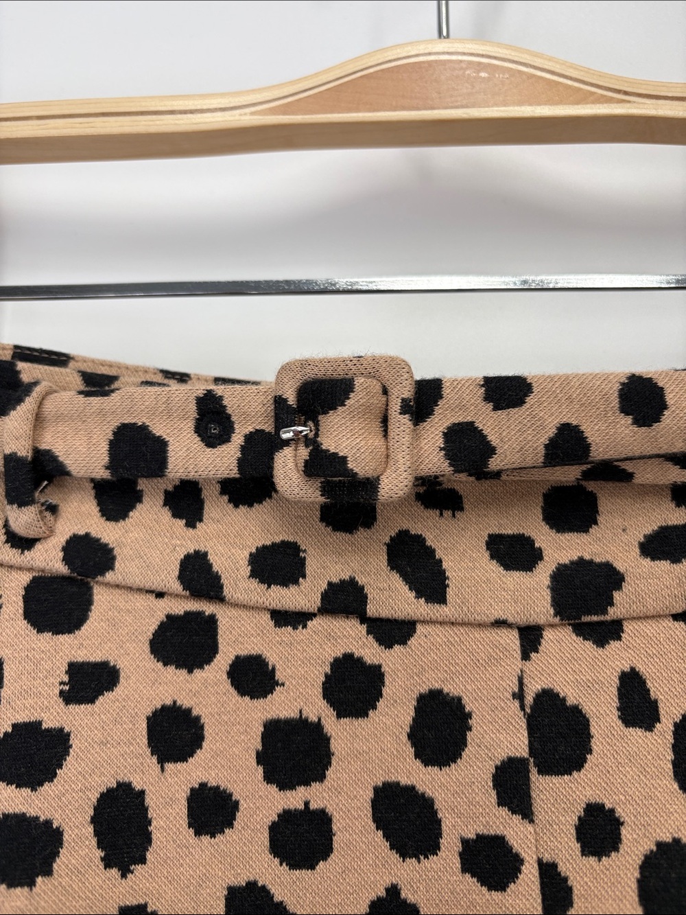 🪲 Ann Taylor knit self belt Tan and Black Spotted A-Line Midi Skirt - Picture 2 of 6